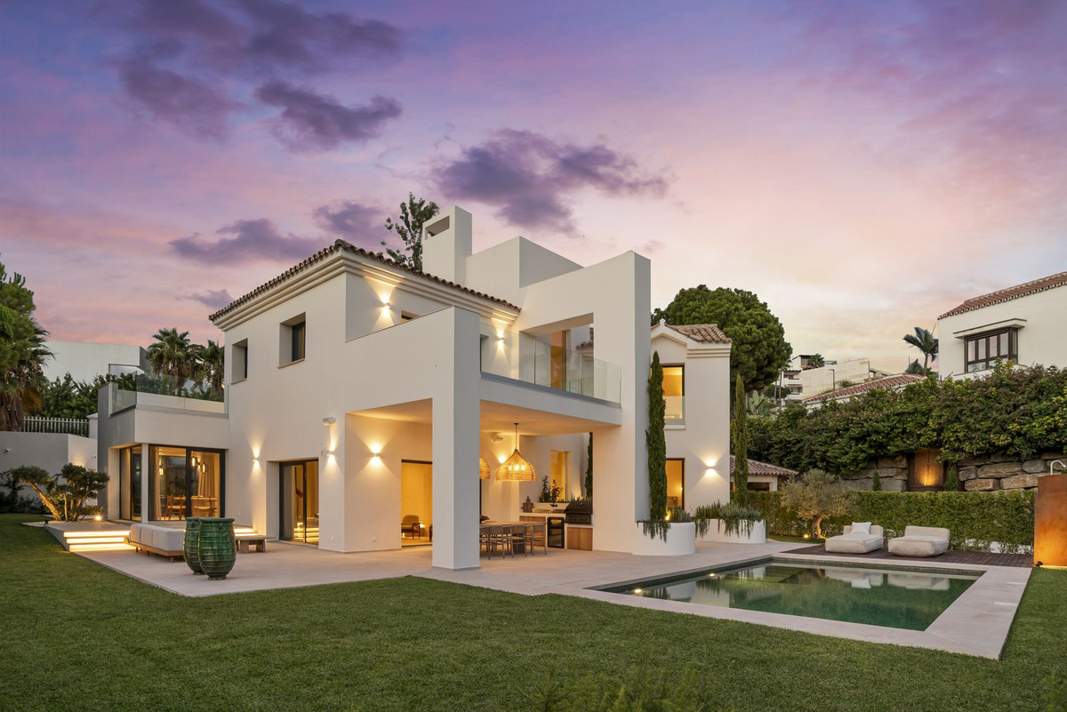 Se vende Villa - Chalet de 4 dormitorios en Costa Del Sol, Málaga, España