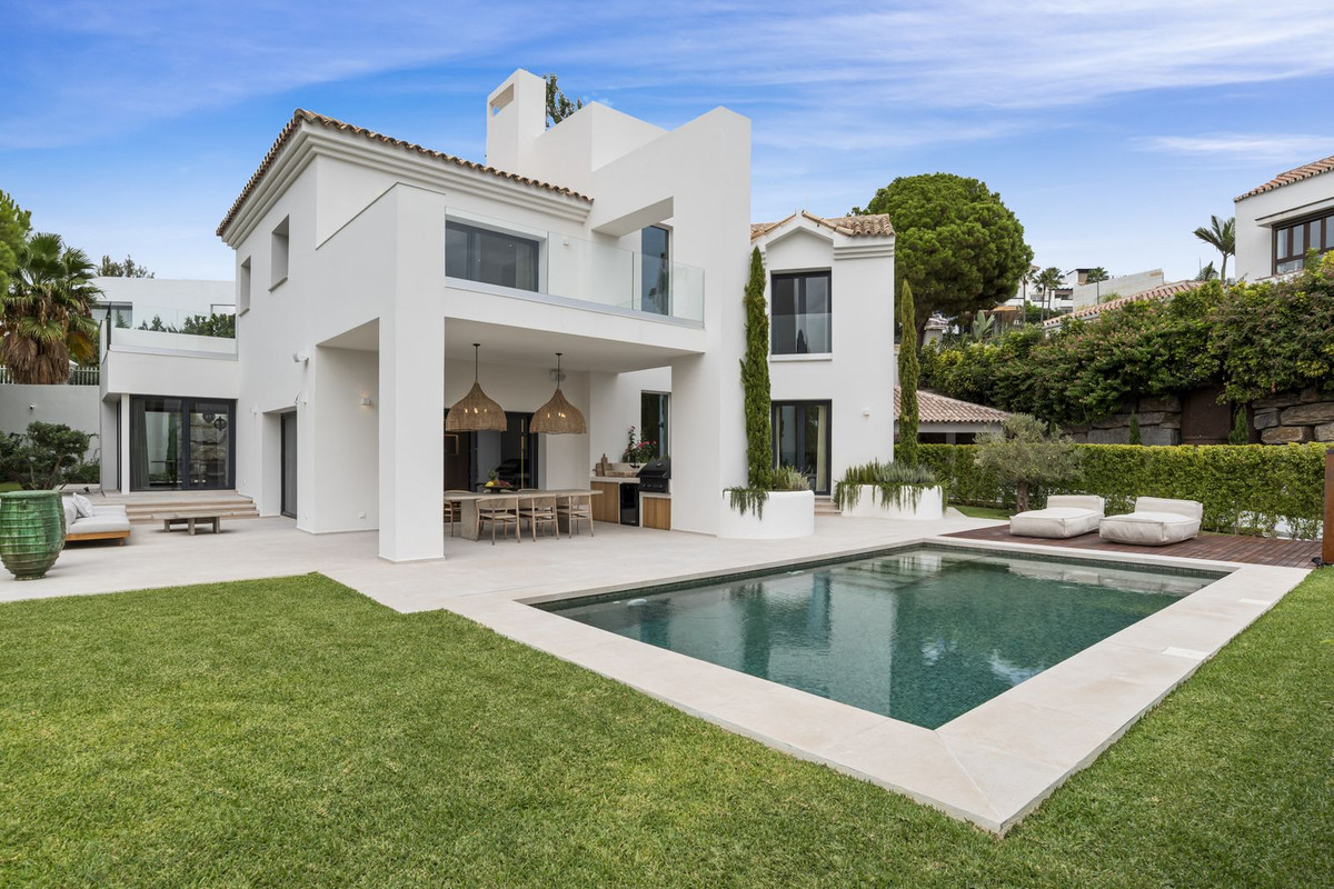 Se vende Villa - Chalet de 4 dormitorios en Costa Del Sol, Málaga, España