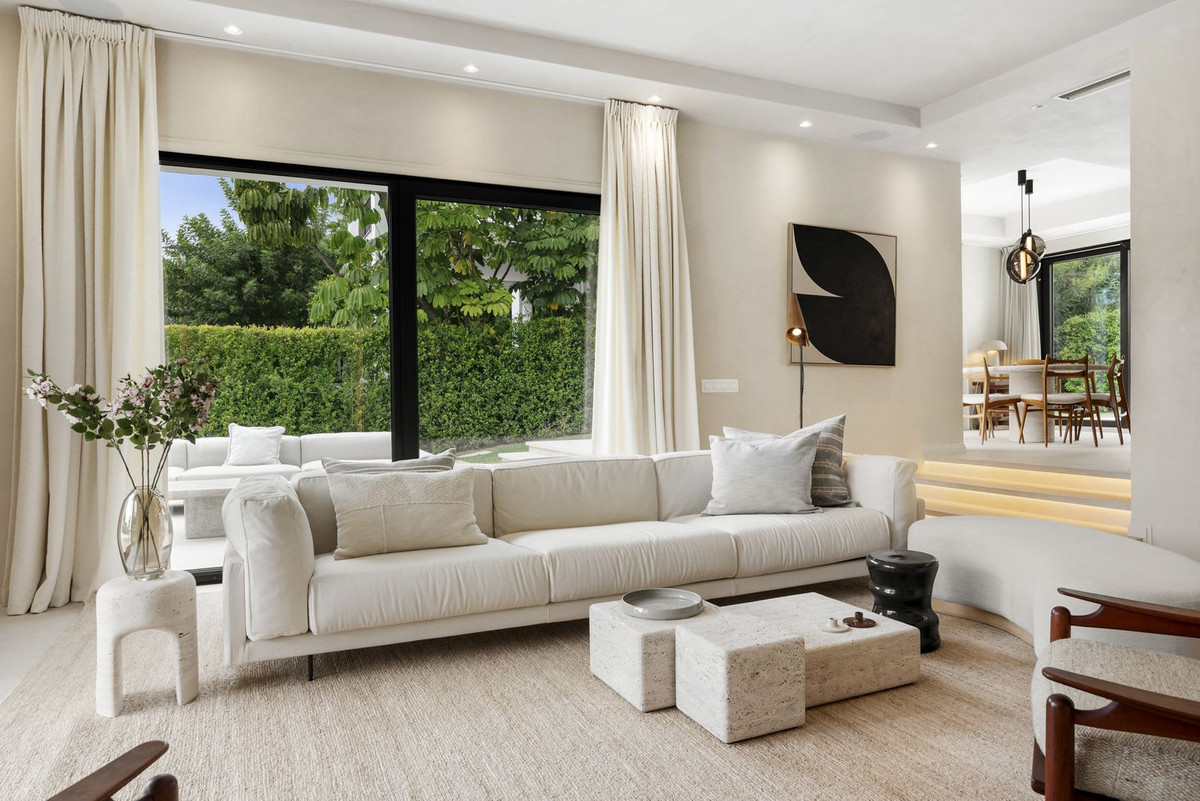 Se vende Villa - Chalet de 4 dormitorios en Costa Del Sol, Málaga, España