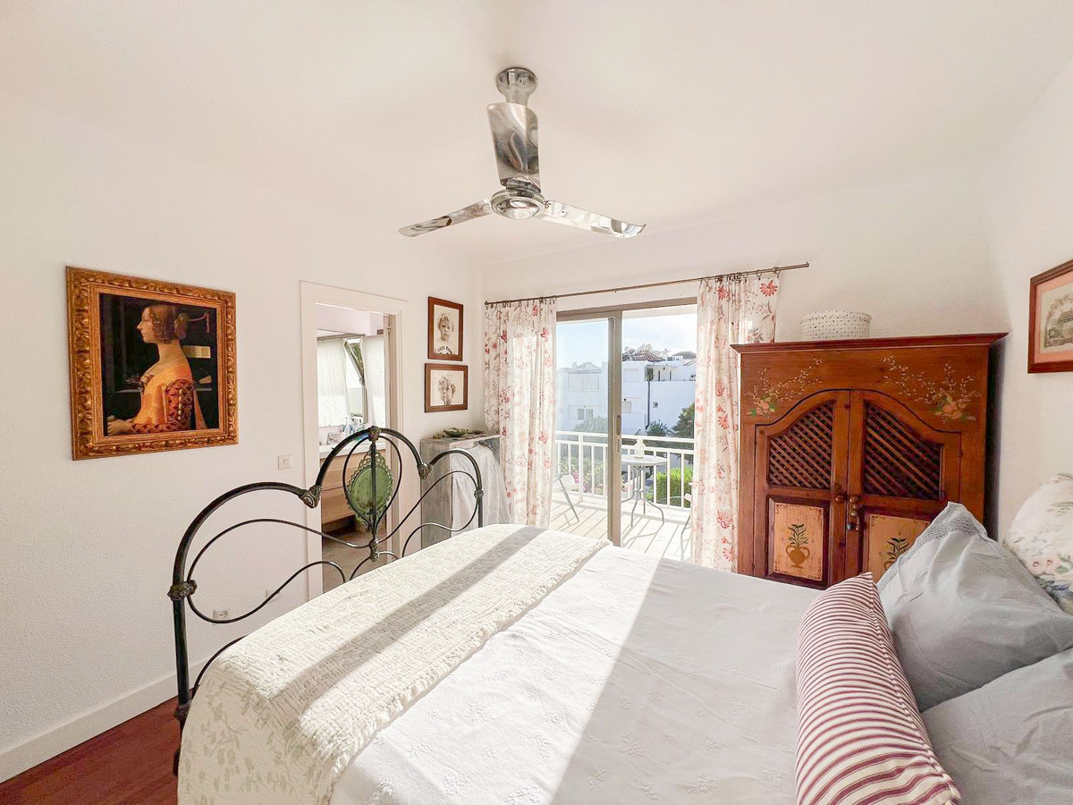 3 Bed Townhouse for sale in Nagüeles Costa Del Sol, Málaga, Spain