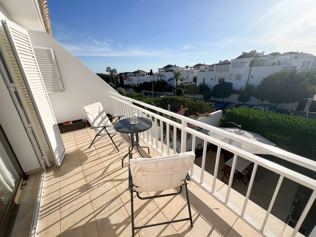 3 Bed Townhouse for sale in Nagüeles Costa Del Sol, Málaga, Spain