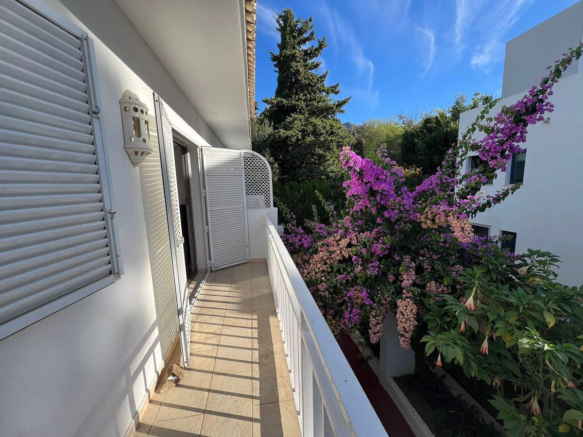 3 Bed Townhouse for sale in Nagüeles Costa Del Sol, Málaga, Spain