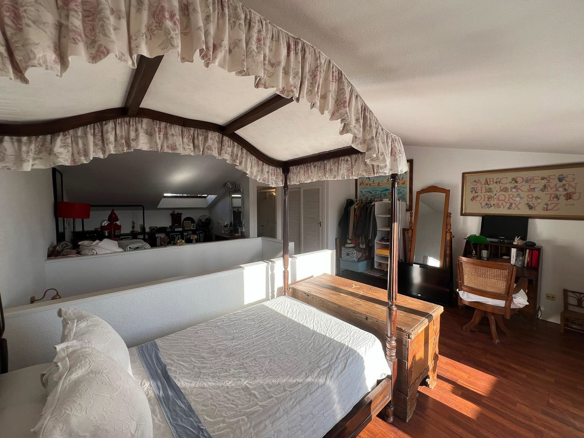 3 Bed Townhouse for sale in Nagüeles Costa Del Sol, Málaga, Spain