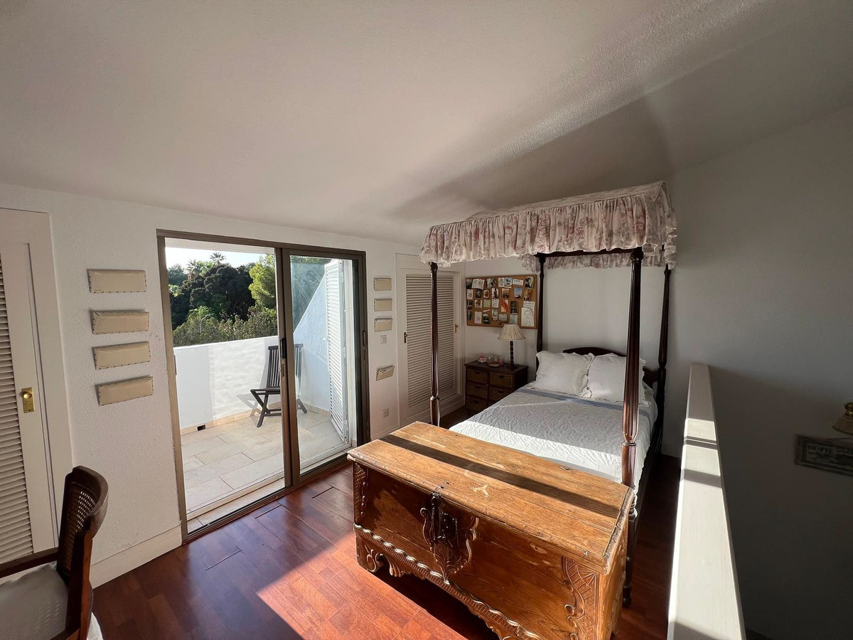 3 Bed Townhouse for sale in Nagüeles Costa Del Sol, Málaga, Spain