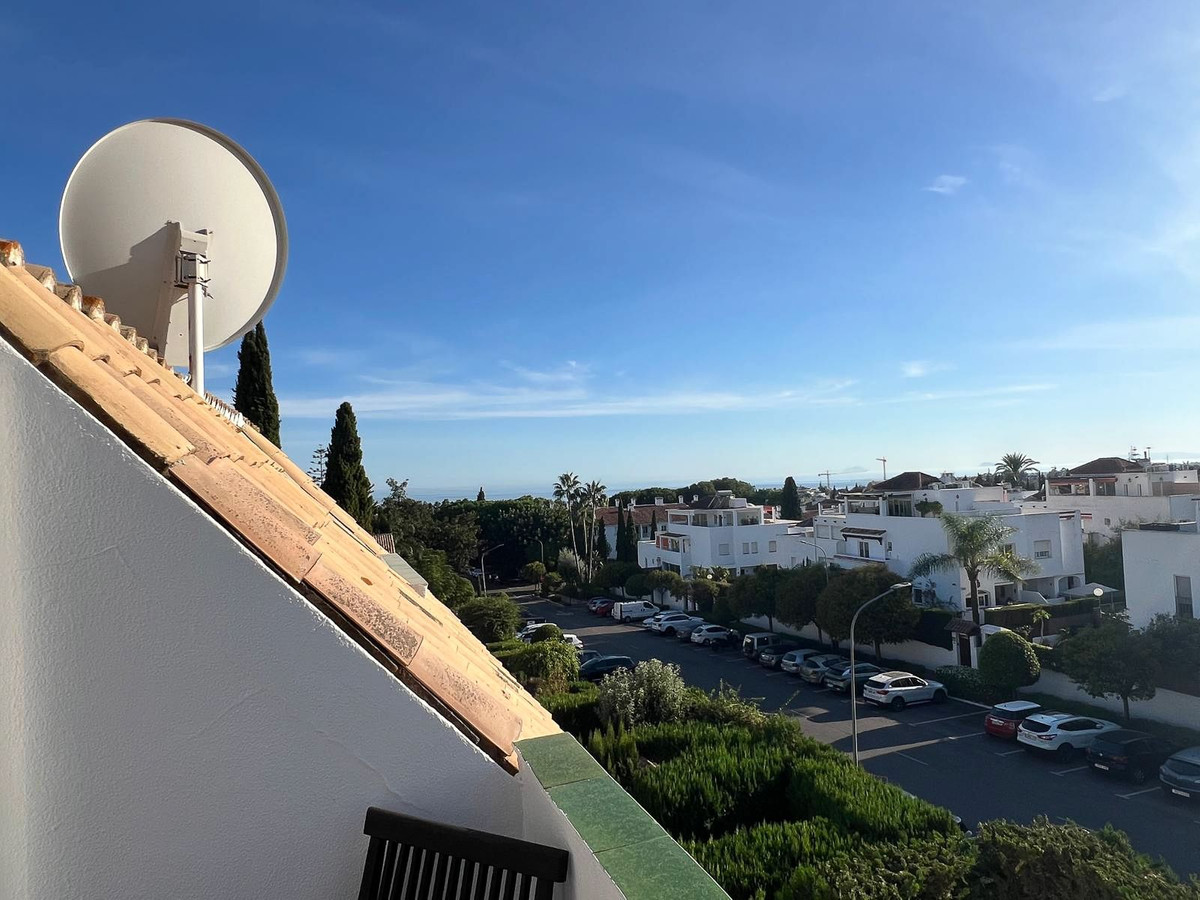 3 Bed Townhouse for sale in Nagüeles Costa Del Sol, Málaga, Spain