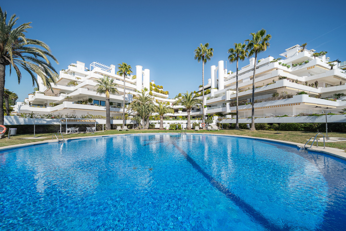 3 Bed Apartment for sale in The Golden Mile Costa Del Sol, Málaga, Spain