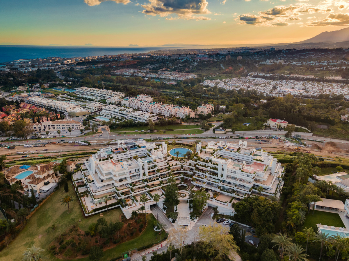 3 Bed Apartment for sale in The Golden Mile Costa Del Sol, Málaga, Spain