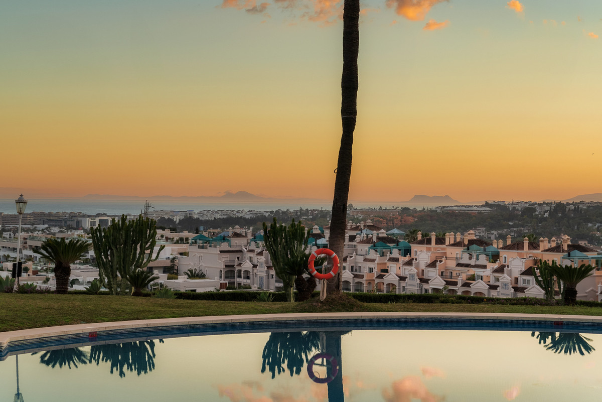 3 Bed Apartment for sale in The Golden Mile Costa Del Sol, Málaga, Spain