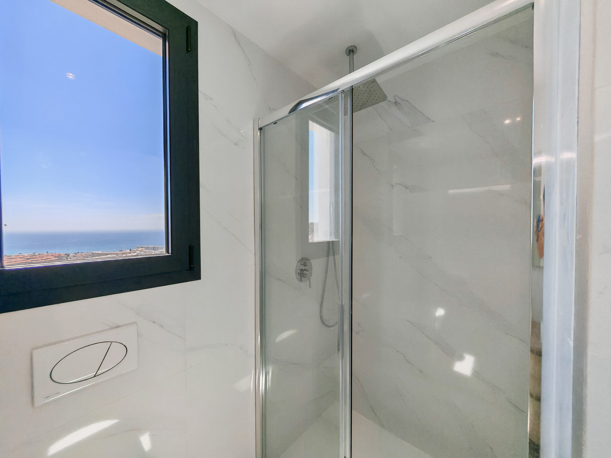 3 Bed Apartment for sale in Fuengirola Costa Del Sol, Málaga, Spain
