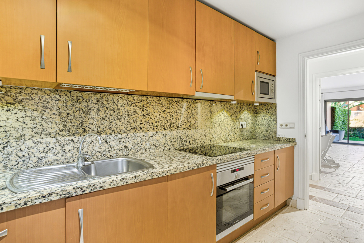 2 Bed Apartment for sale in Estepona Costa Del Sol, Málaga, Spain