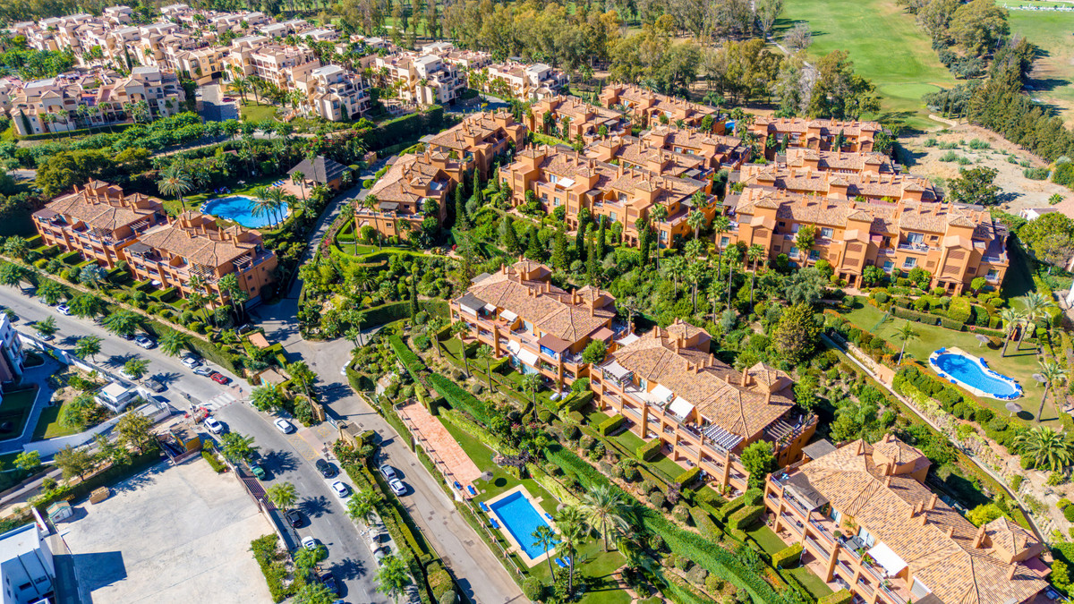 2 Bed Apartment for sale in Estepona Costa Del Sol, Málaga, Spain