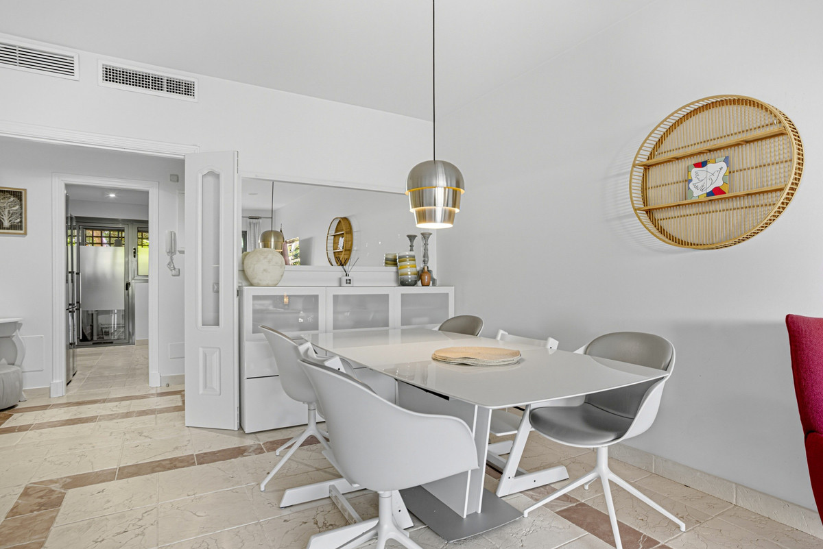 2 Bed Apartment for sale in Estepona Costa Del Sol, Málaga, Spain