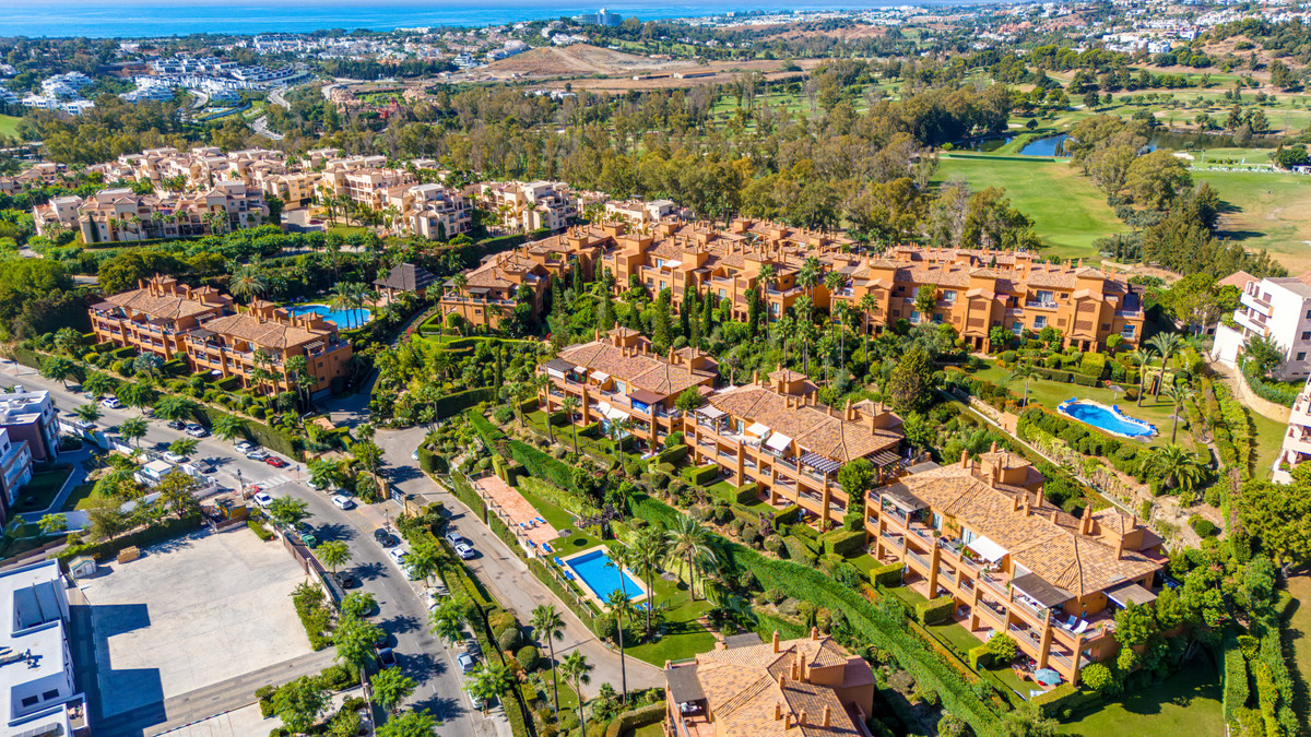 2 Bed Apartment for sale in Estepona Costa Del Sol, Málaga, Spain