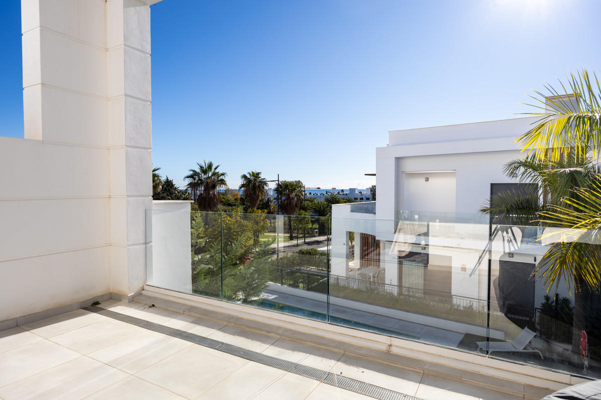 3 Bed Townhouse for sale in Estepona Costa Del Sol, Málaga, Spain