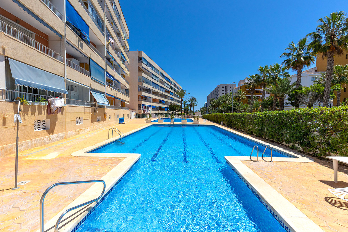 Se vende Apartamento Planta Media de 1 dormitorios en Costa Blanca, Alicante, España