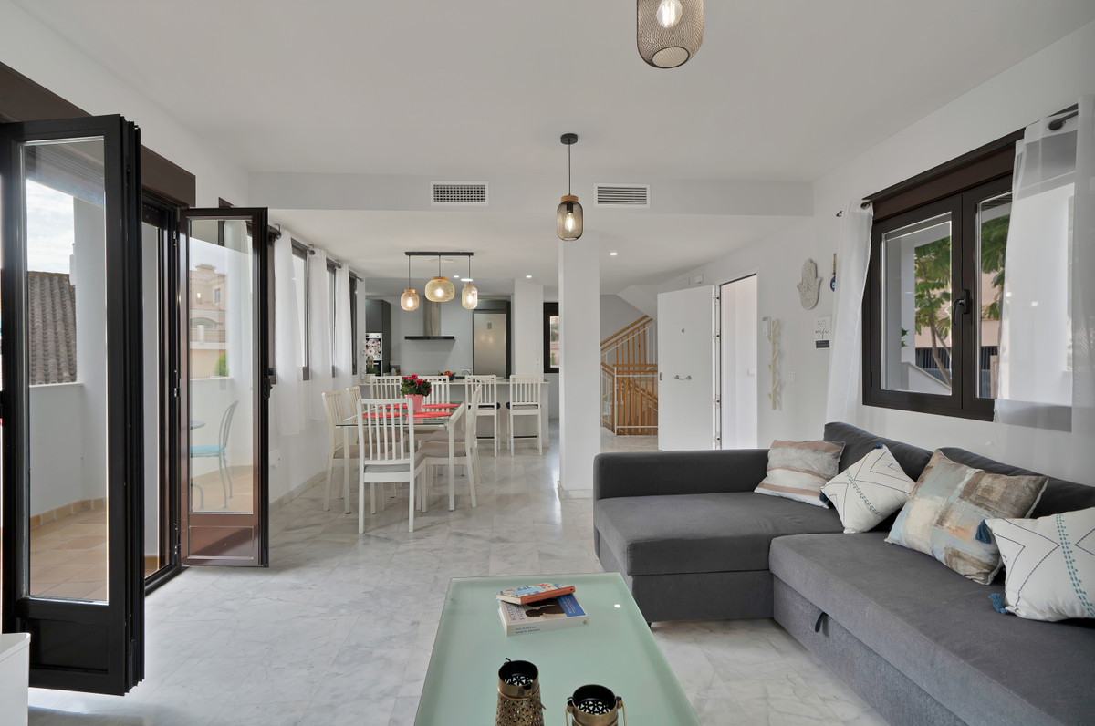 Se vende Villa - Chalet de 3 dormitorios en Costa Del Sol, Málaga, España