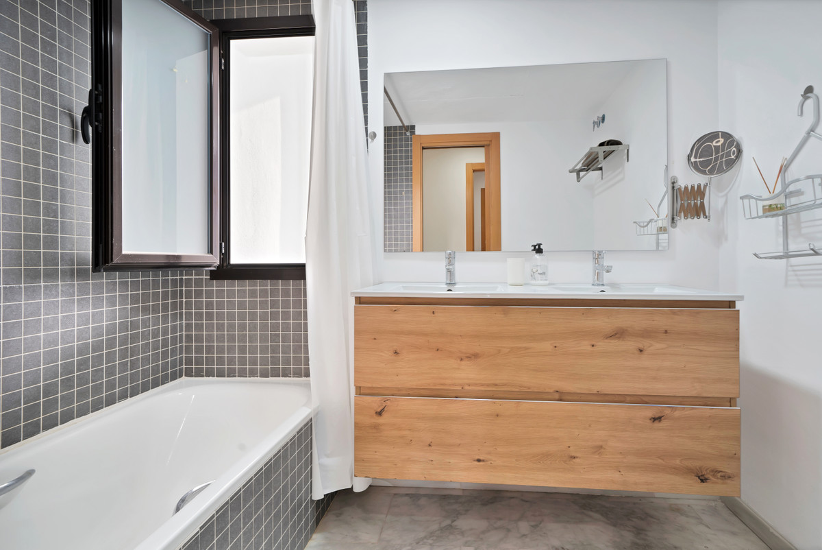 Se vende Villa - Chalet de 3 dormitorios en Costa Del Sol, Málaga, España