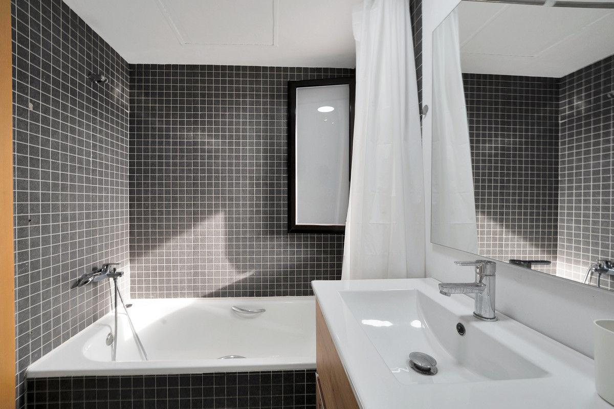 Se vende Villa - Chalet de 3 dormitorios en Costa Del Sol, Málaga, España