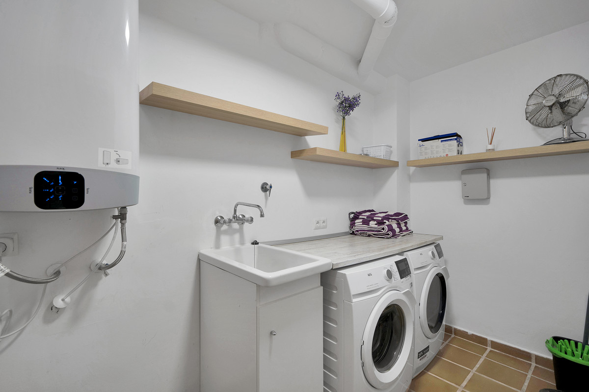 Se vende Villa - Chalet de 3 dormitorios en Costa Del Sol, Málaga, España