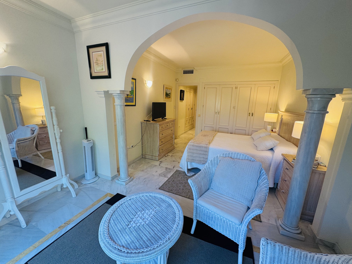 Se vende Apartamento Planta Media de 2 dormitorios en Costa Del Sol, Málaga, España