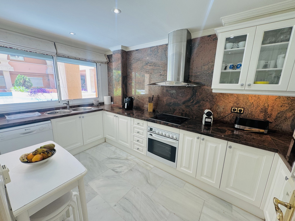 Se vende Apartamento Planta Media de 2 dormitorios en Costa Del Sol, Málaga, España