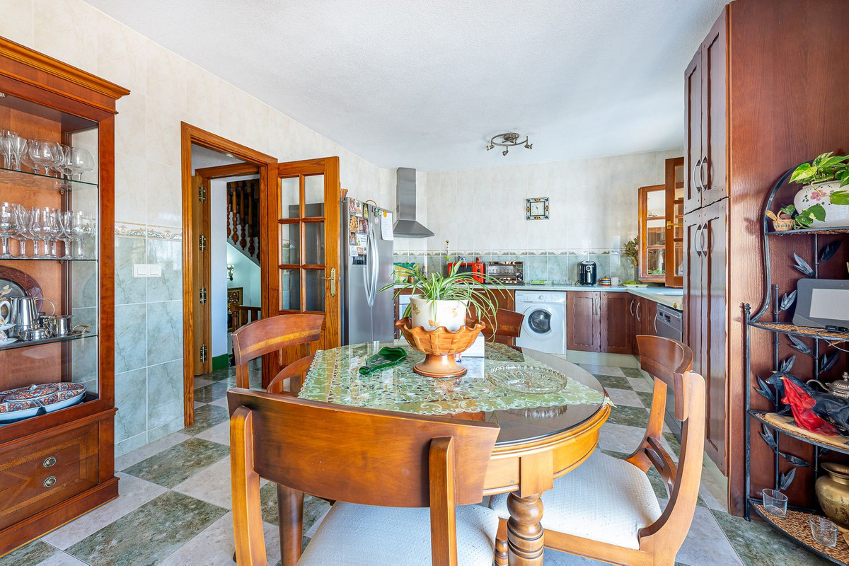 4 Bed Townhouse for sale in Benalmadena Costa Del Sol, Málaga, Spain