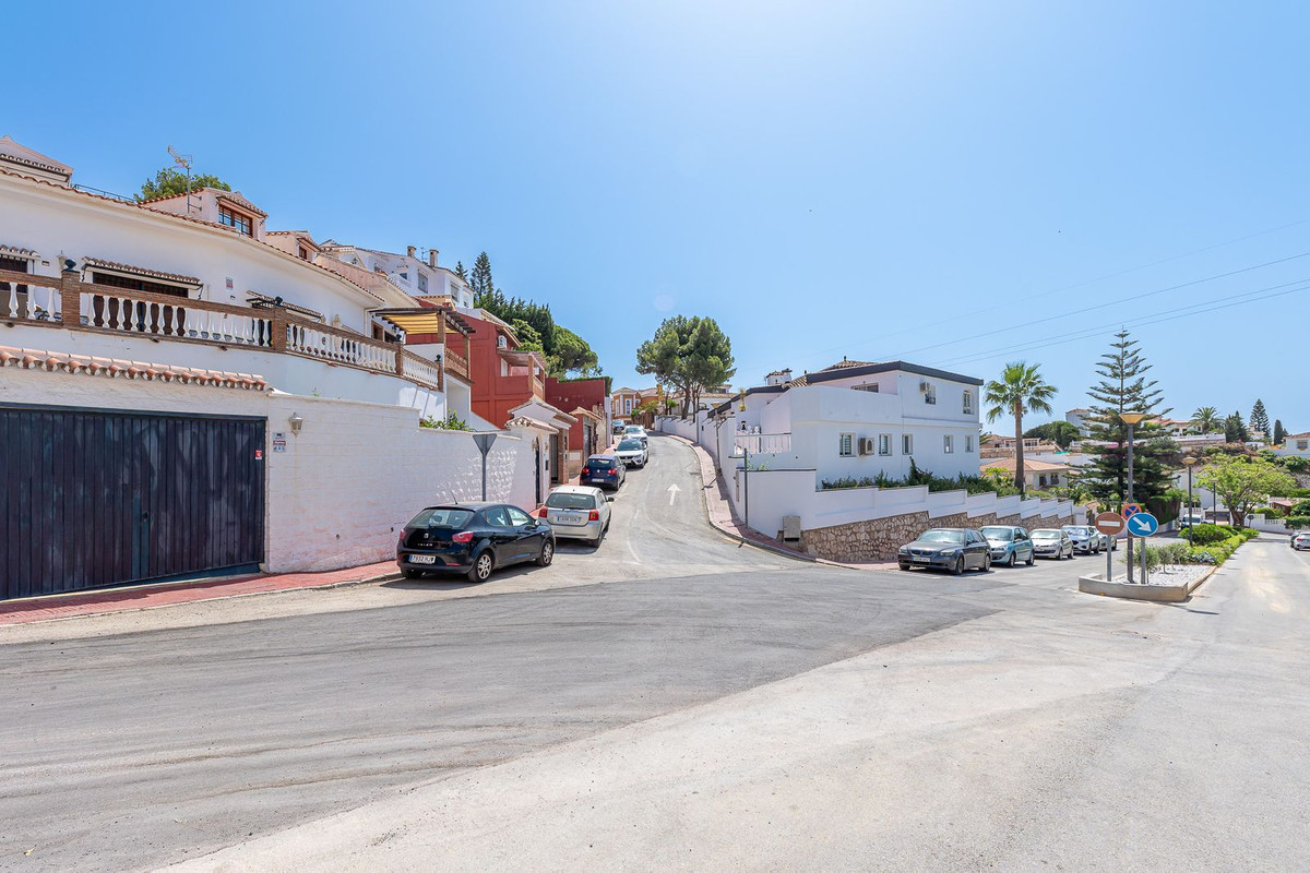4 Bed Townhouse for sale in Benalmadena Costa Del Sol, Málaga, Spain