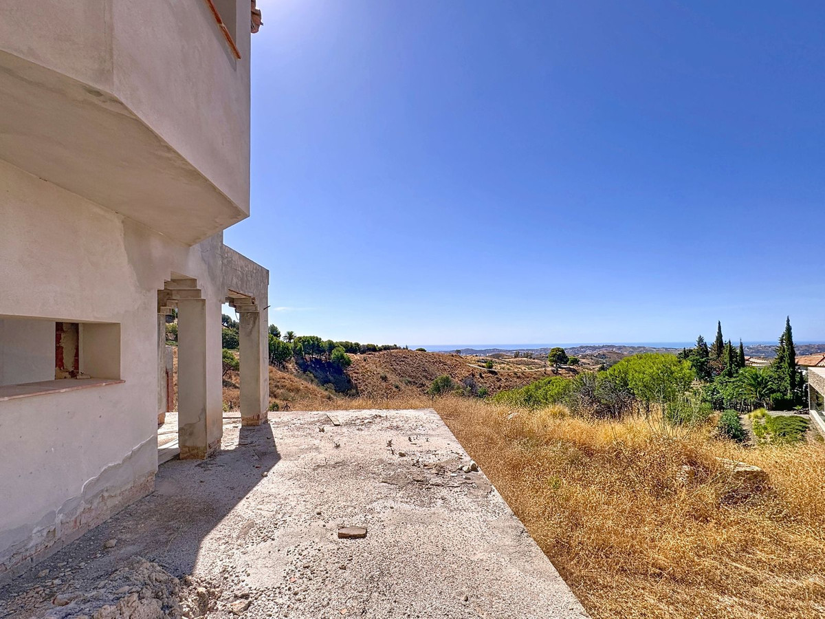 5 Bed Townhouse for sale in Valtocado Costa Del Sol, Málaga, Spain