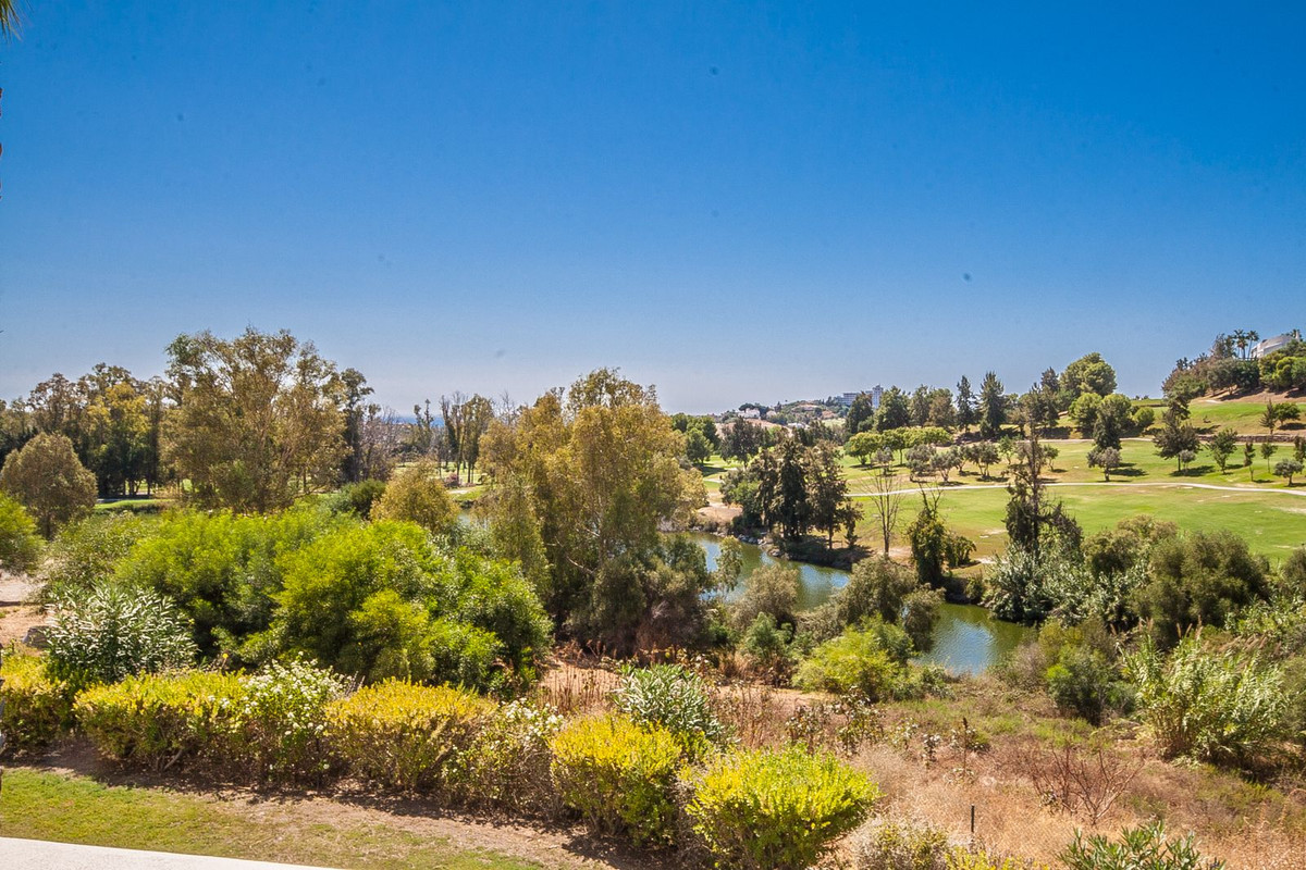 3 Bed Apartment for sale in Benahavís Costa Del Sol, Málaga, Spain