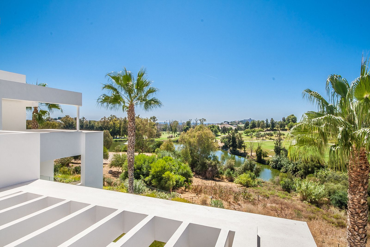 3 Bed Apartment for sale in Benahavís Costa Del Sol, Málaga, Spain