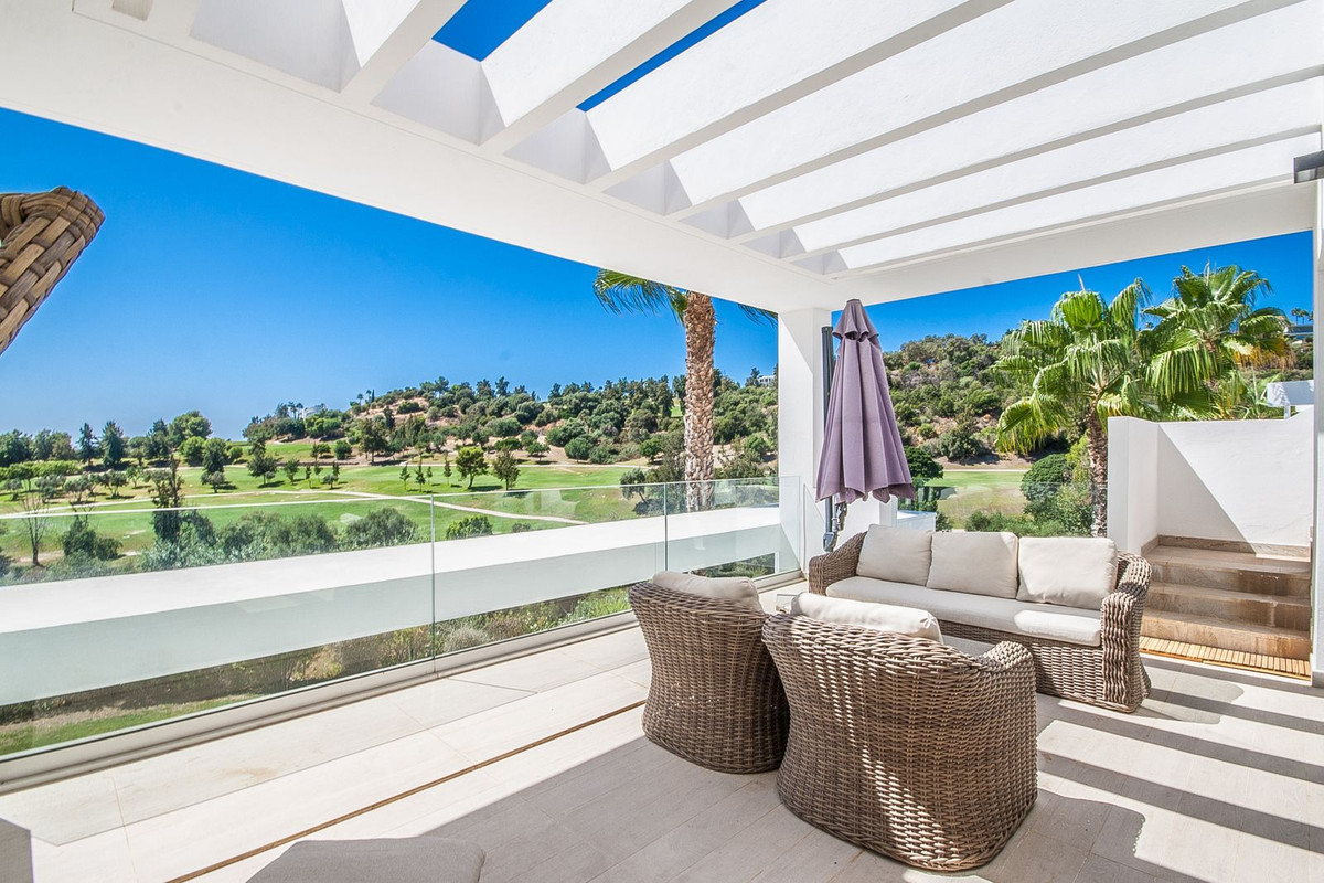 3 Bed Apartment for sale in Benahavís Costa Del Sol, Málaga, Spain