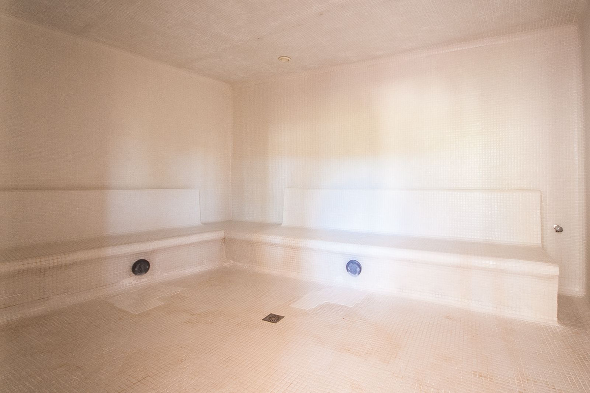 3 Bed Apartment for sale in Benahavís Costa Del Sol, Málaga, Spain