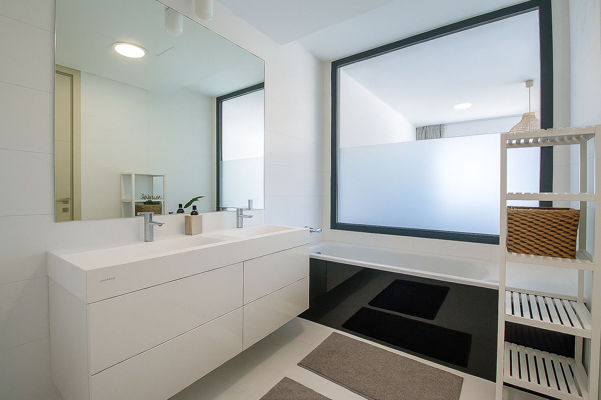 3 Bed Apartment for sale in Benahavís Costa Del Sol, Málaga, Spain