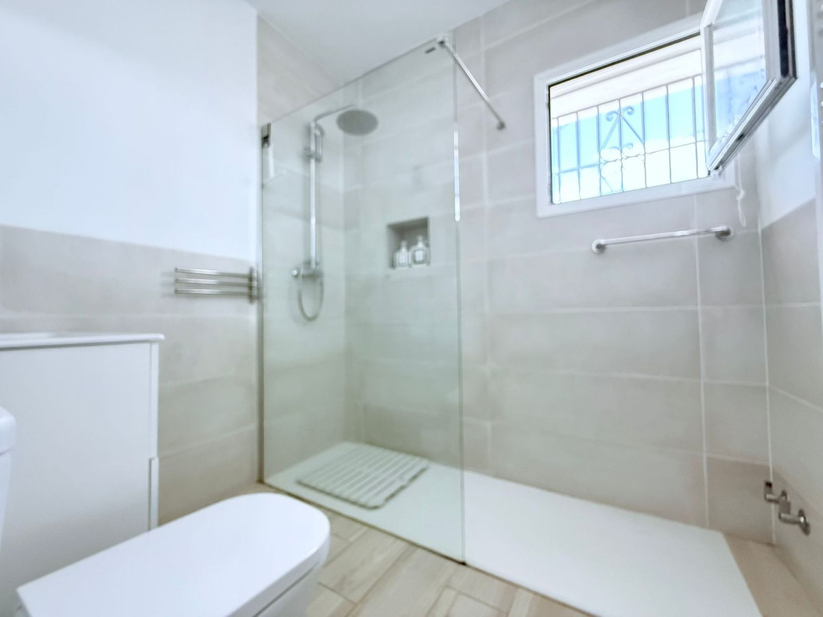 Se vende Villa - Chalet de 7 dormitorios en Costa Del Sol, Málaga, España
