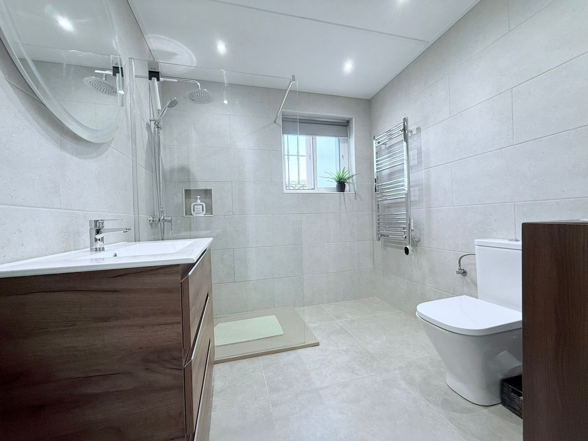 Se vende Villa - Chalet de 7 dormitorios en Costa Del Sol, Málaga, España