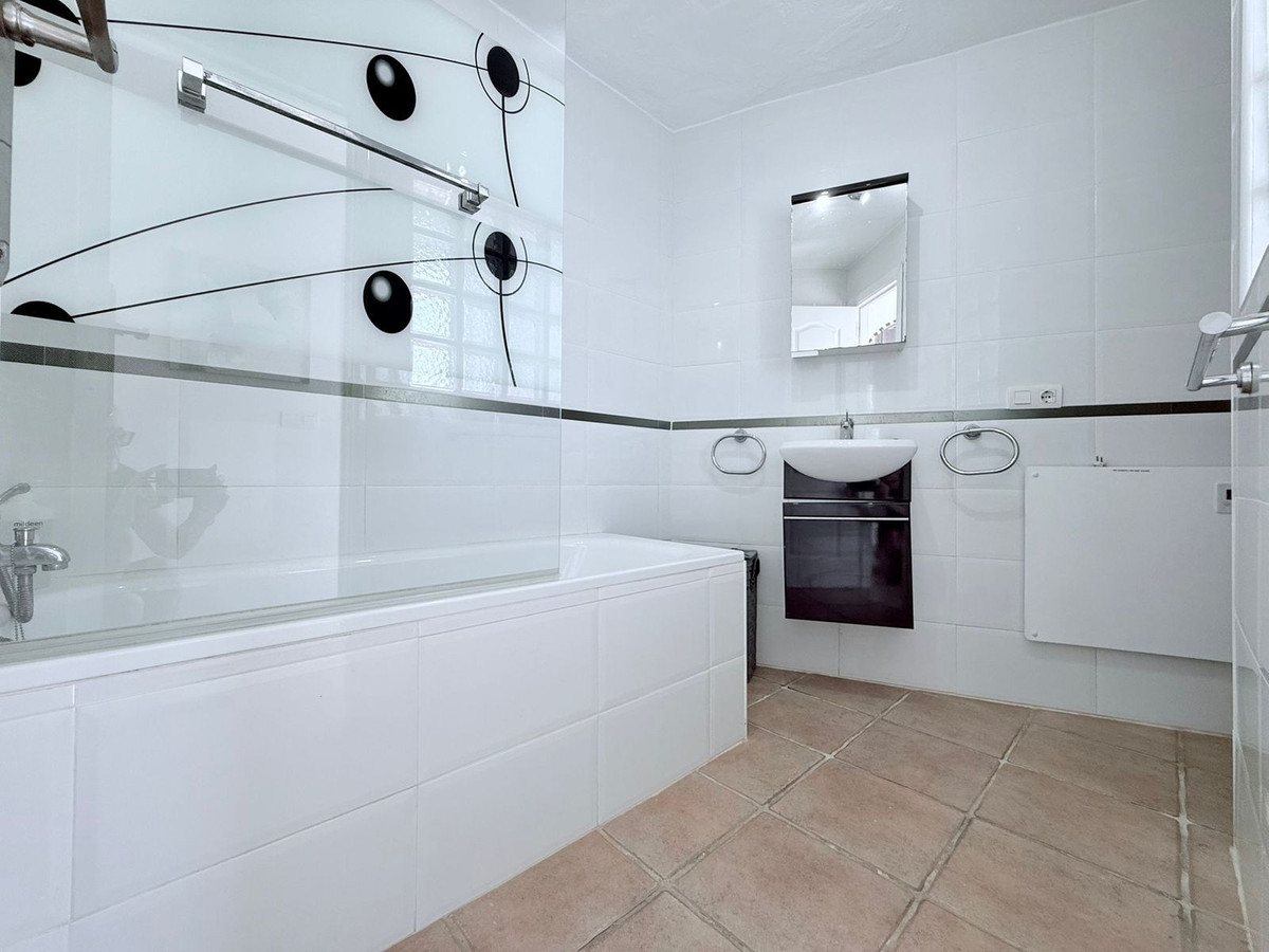 Se vende Villa - Chalet de 7 dormitorios en Costa Del Sol, Málaga, España