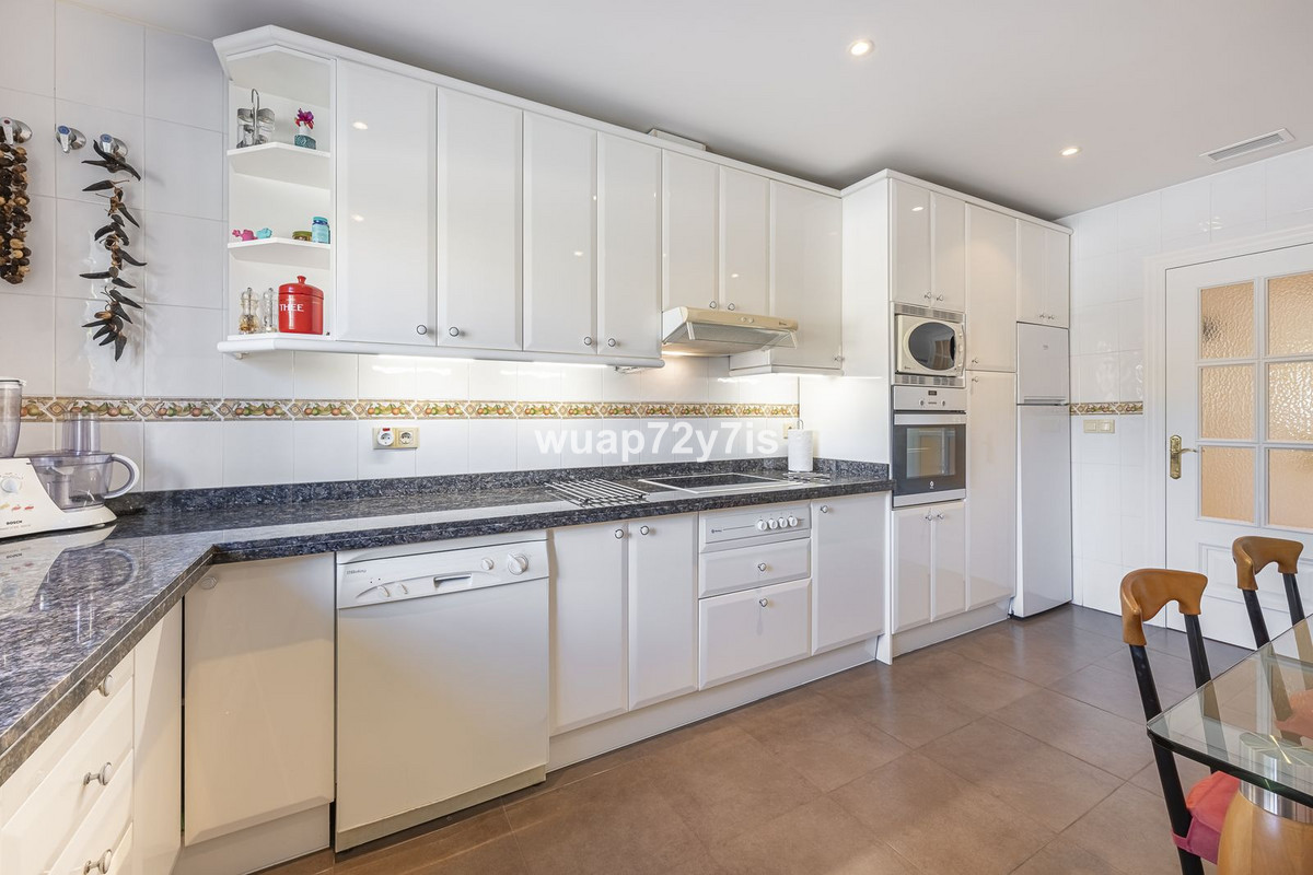 2 Bed Apartment for sale in Estepona Costa Del Sol, Málaga, Spain