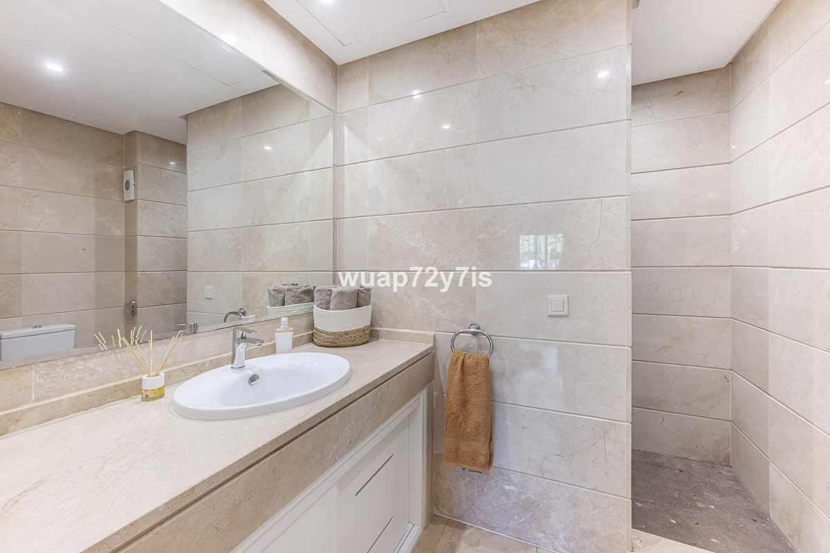 2 Bed Apartment for sale in Estepona Costa Del Sol, Málaga, Spain