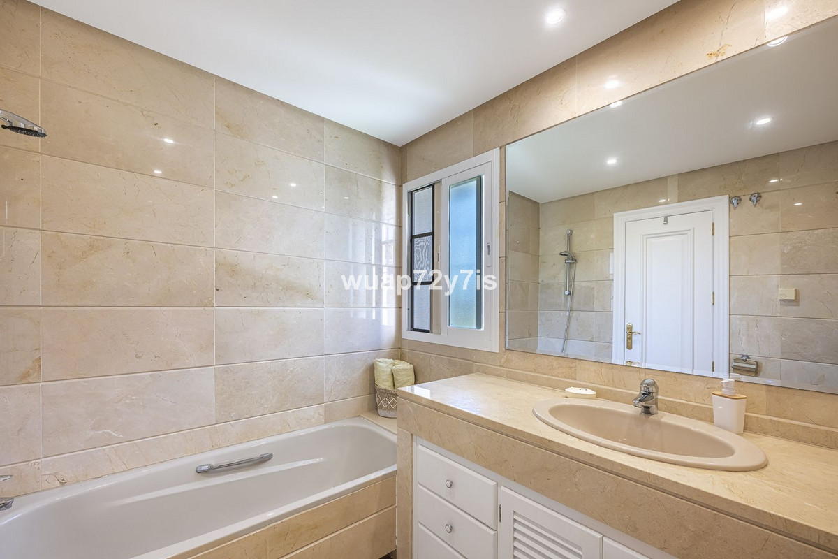 2 Bed Apartment for sale in Estepona Costa Del Sol, Málaga, Spain