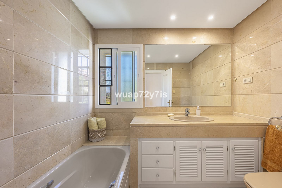 2 Bed Apartment for sale in Estepona Costa Del Sol, Málaga, Spain