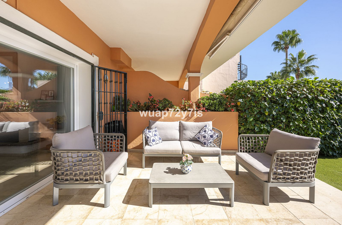 2 Bed Apartment for sale in Estepona Costa Del Sol, Málaga, Spain