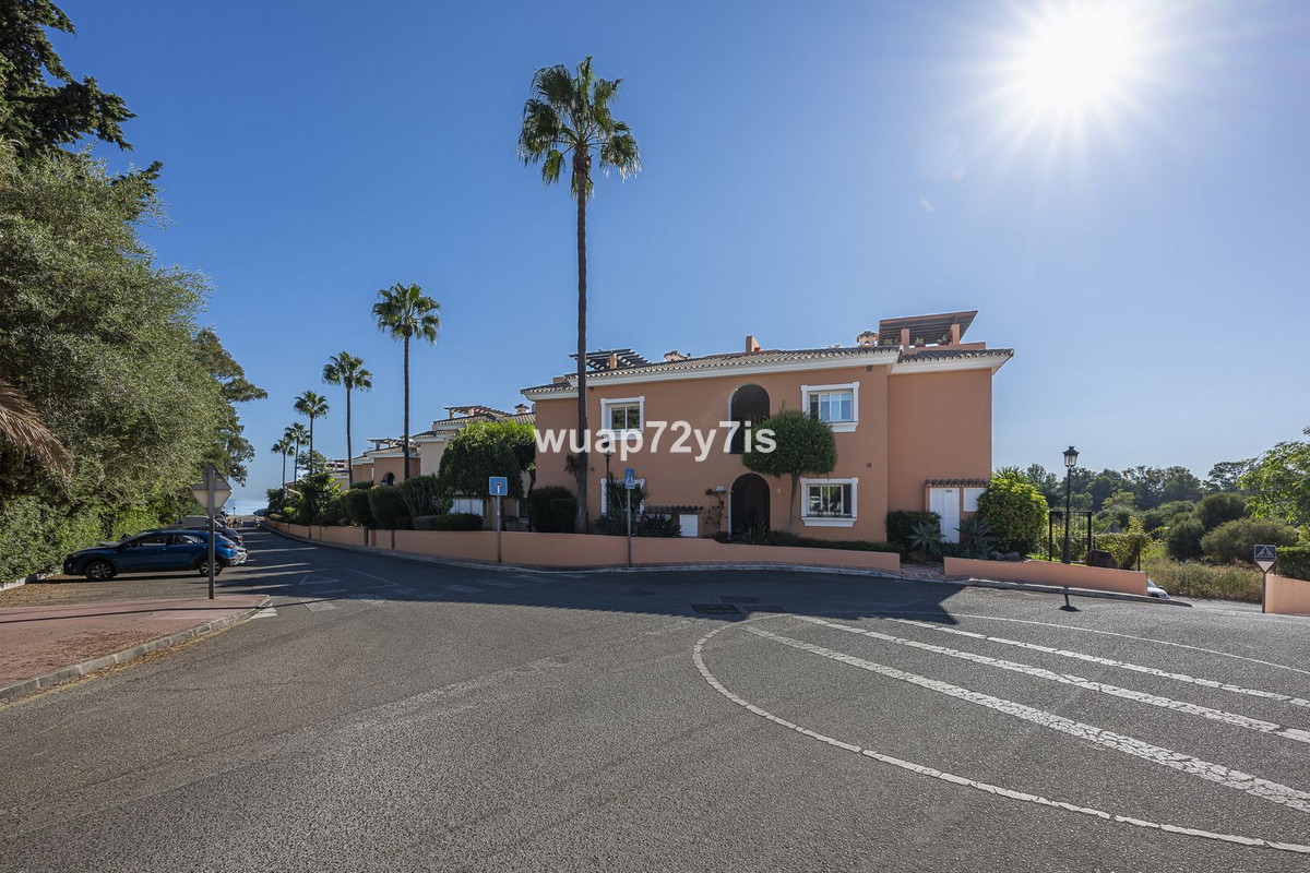 2 Bed Apartment for sale in Estepona Costa Del Sol, Málaga, Spain