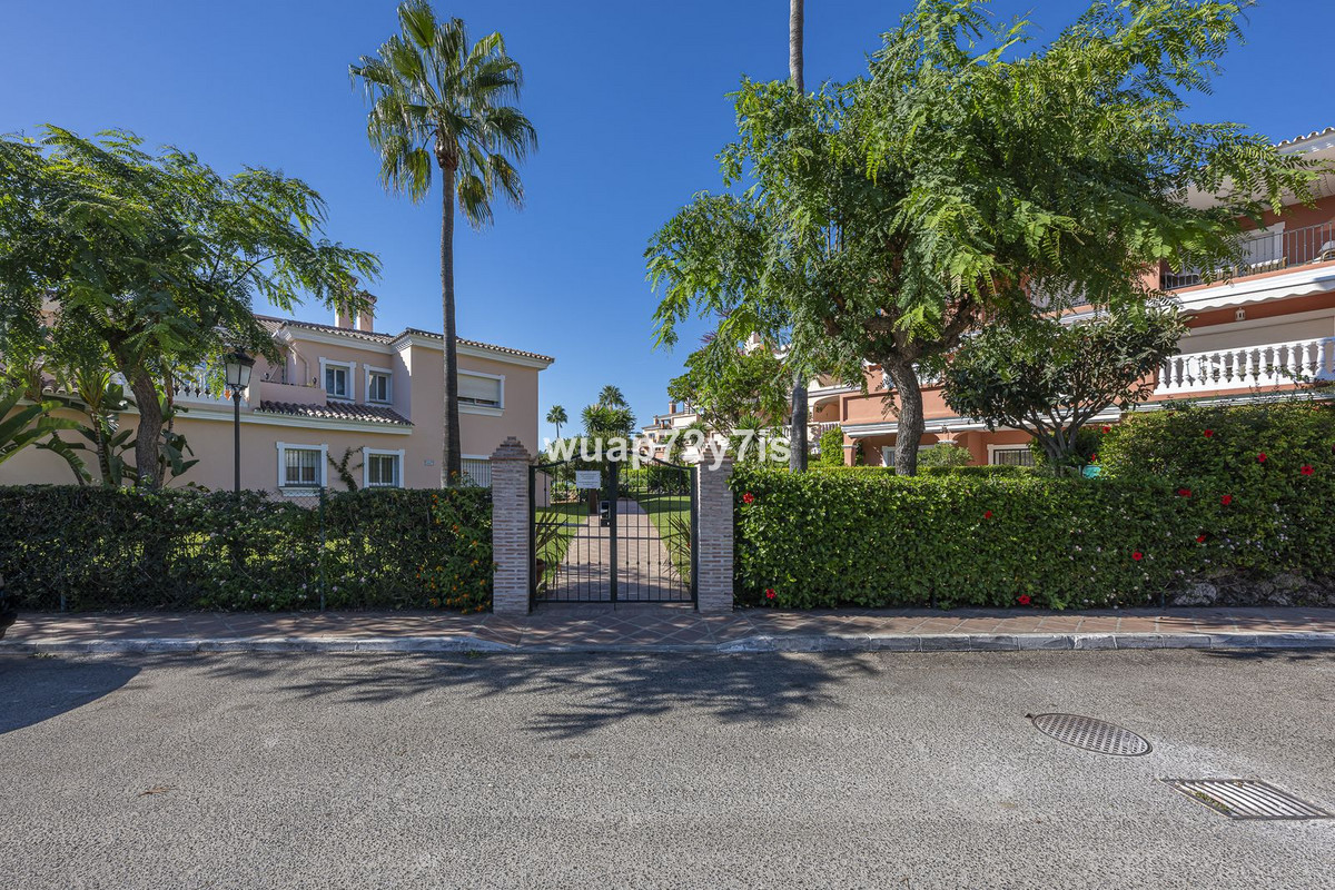 2 Bed Apartment for sale in Estepona Costa Del Sol, Málaga, Spain