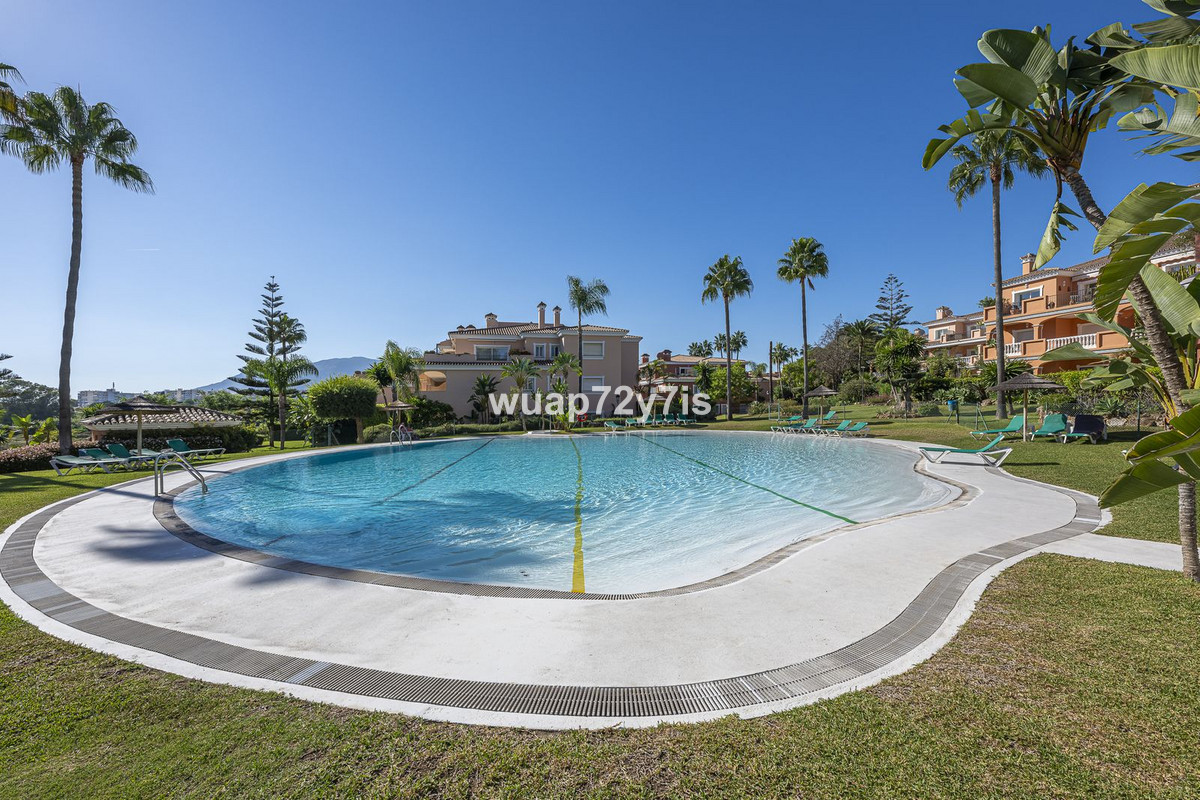 2 Bed Apartment for sale in Estepona Costa Del Sol, Málaga, Spain