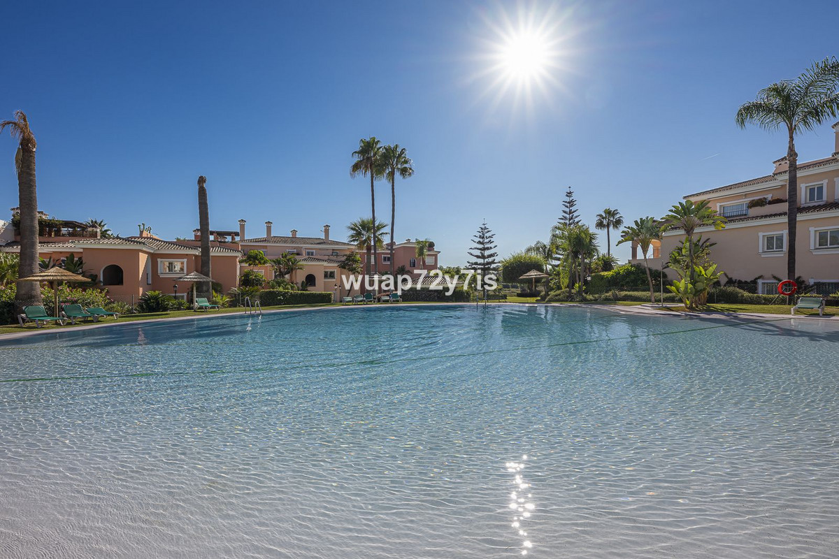 2 Bed Apartment for sale in Estepona Costa Del Sol, Málaga, Spain