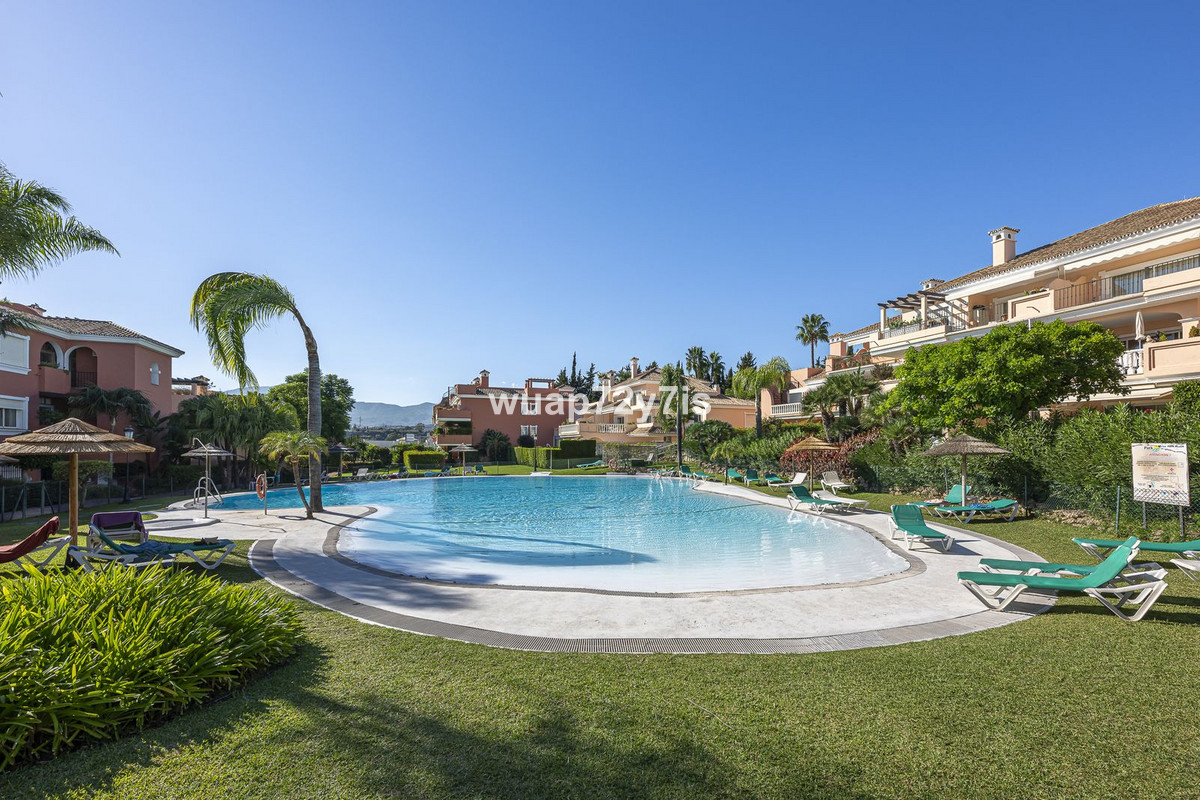2 Bed Apartment for sale in Estepona Costa Del Sol, Málaga, Spain