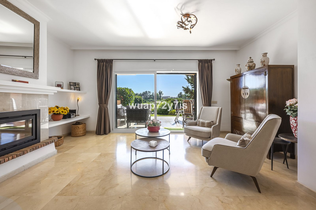 2 Bed Apartment for sale in Estepona Costa Del Sol, Málaga, Spain