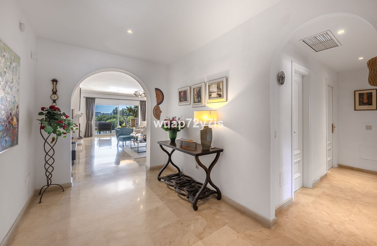 2 Bed Apartment for sale in Estepona Costa Del Sol, Málaga, Spain