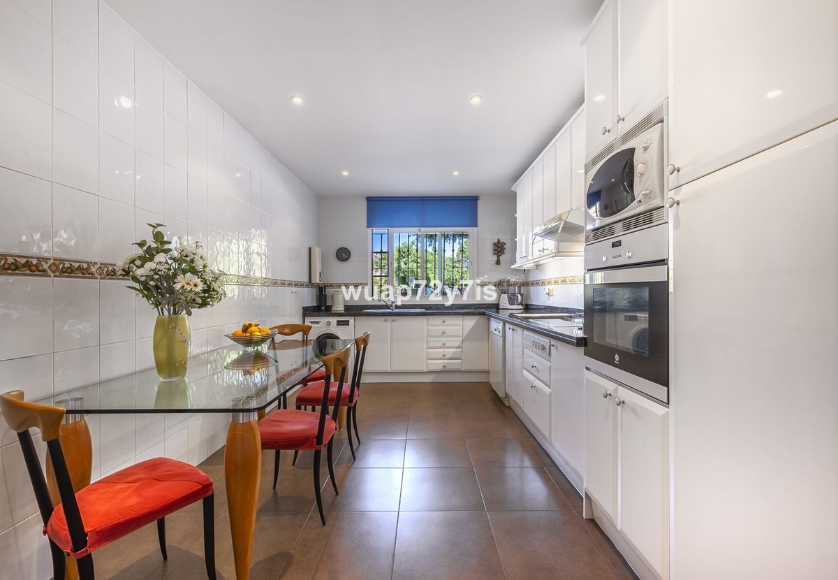 2 Bed Apartment for sale in Estepona Costa Del Sol, Málaga, Spain