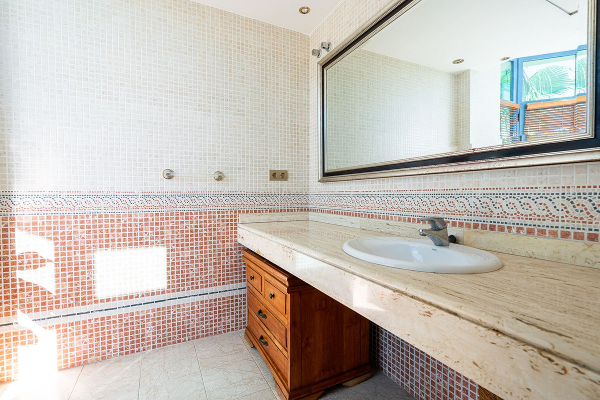 5 Bed Apartment for sale in Torrequebrada Costa Del Sol, Málaga, Spain